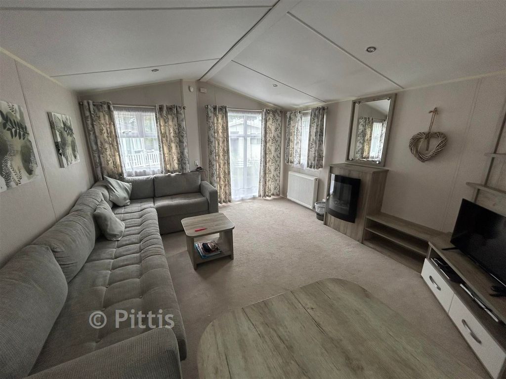 Property photo 2 of 7 Lounge