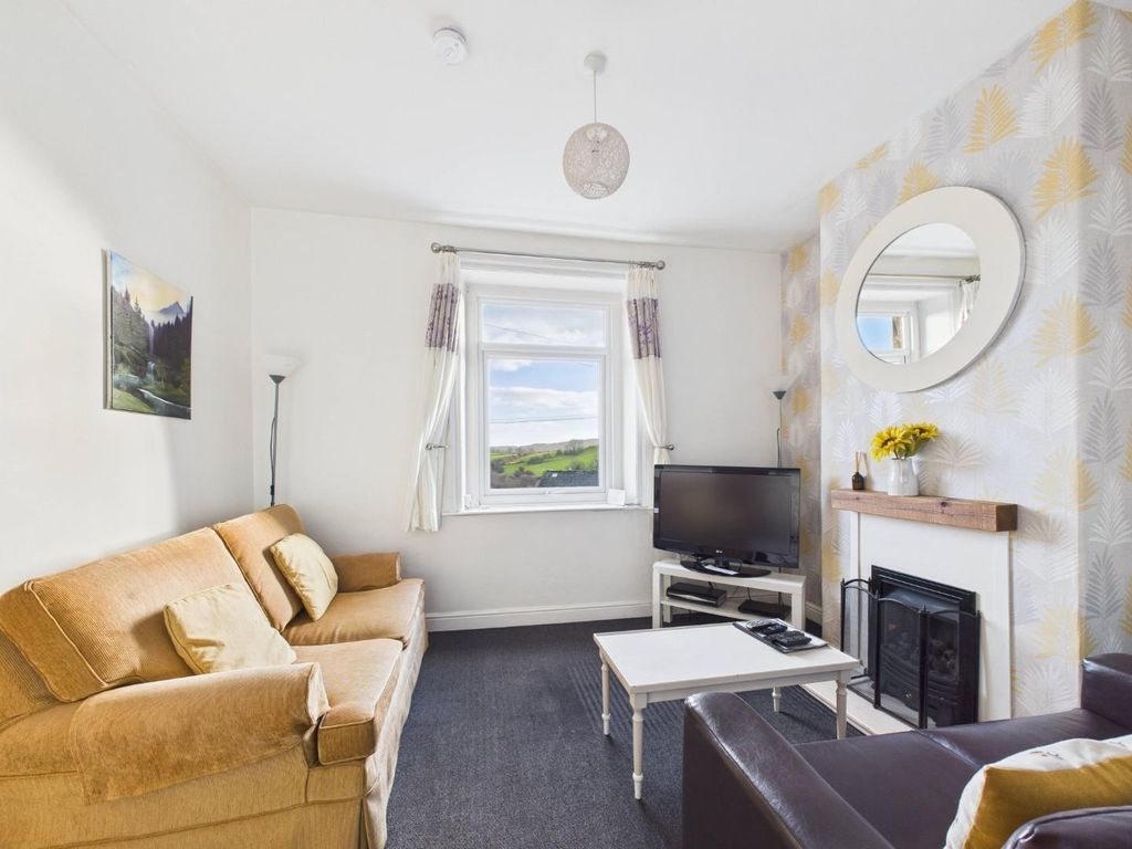 Property photo 3 of 16 Living Room