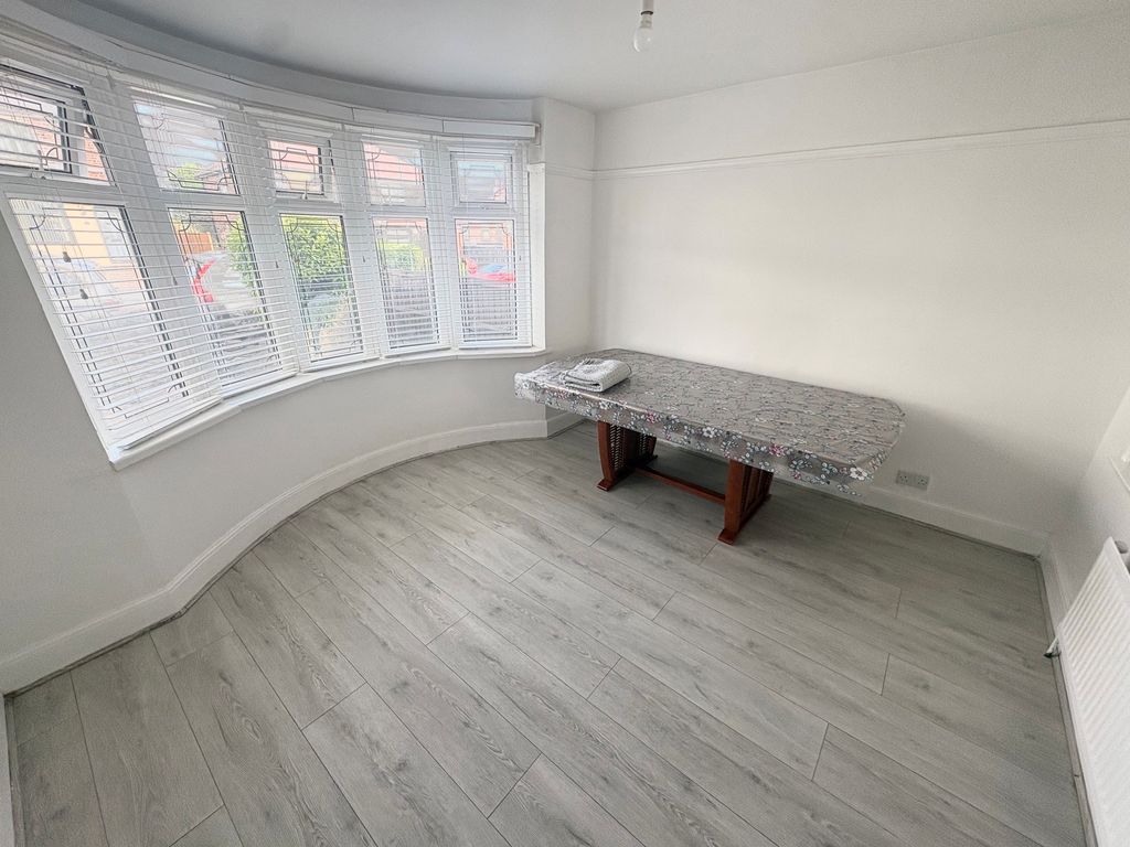 Property photo 3 of 17 Image