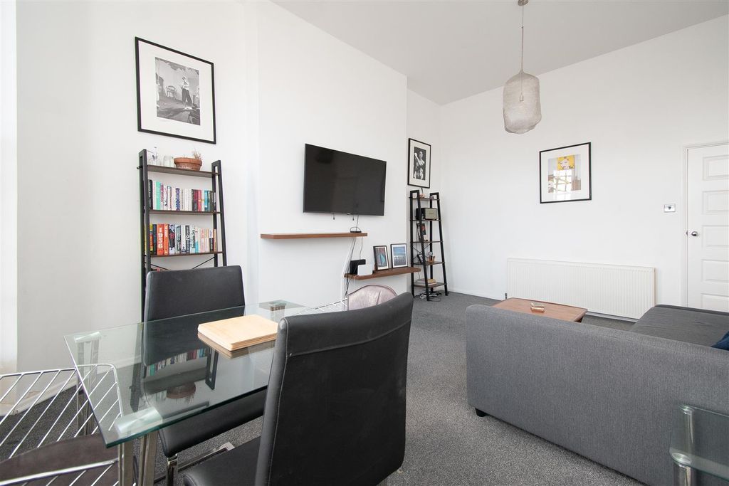 Property photo 3 of 14 Living Room