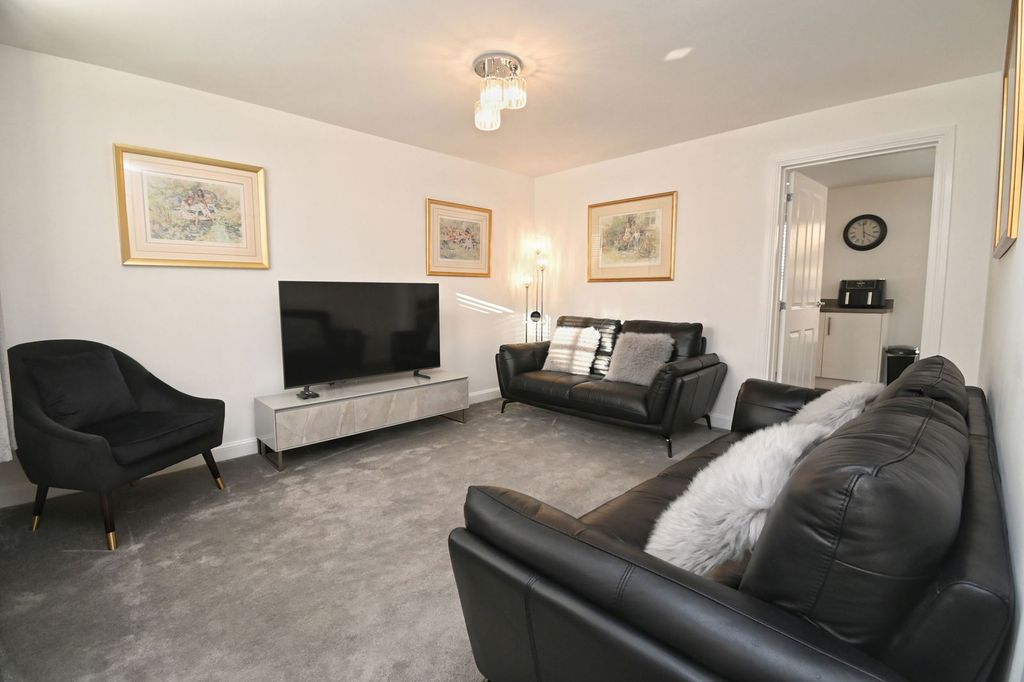 Property photo 3 of 25