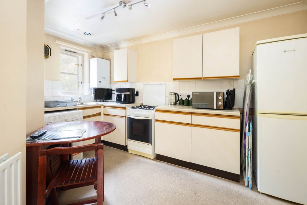 Property photo 2 of 16 Kitchen