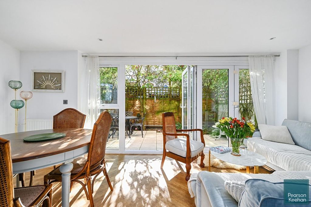 Property photo 3 of 28 91 St.Aubyns, Hove, Bn3 (18).Jpg