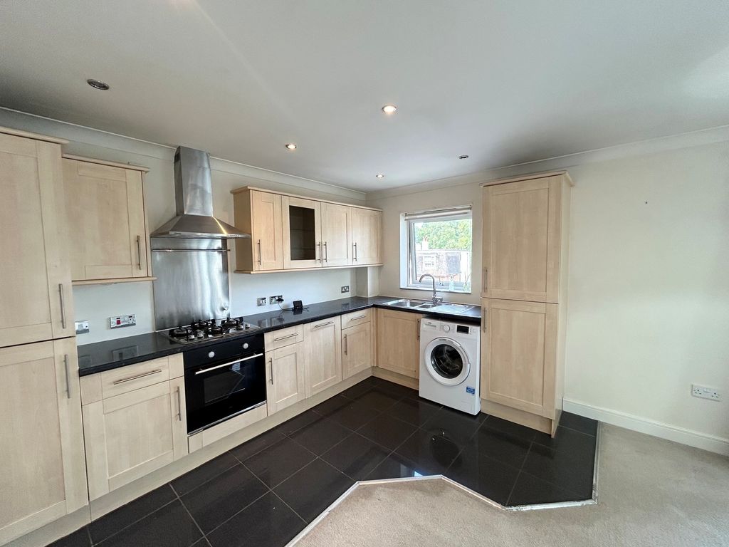 Property photo 3 of 12 Kitchen