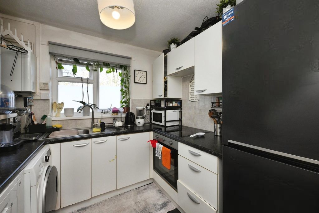 Property photo 2 of 12