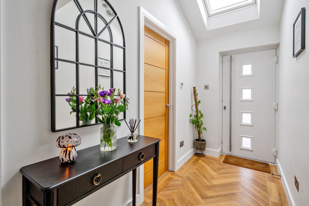 Property photo 2 of 29