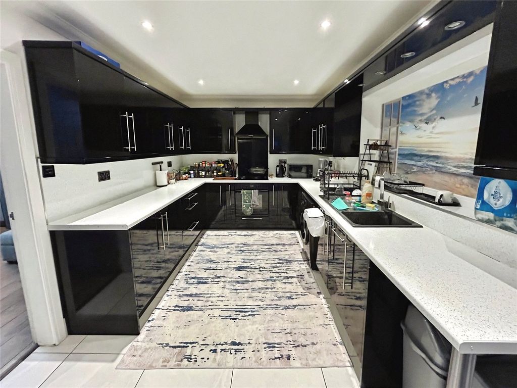 Property photo 3 of 15 Breakfast Kitchen