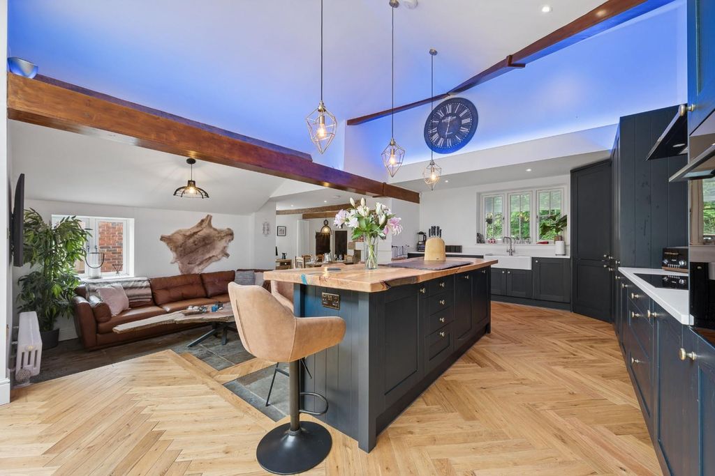Property photo 2 of 36 Little Oak Cottage, 19 Oaks Lane Hdr-6.Jpg