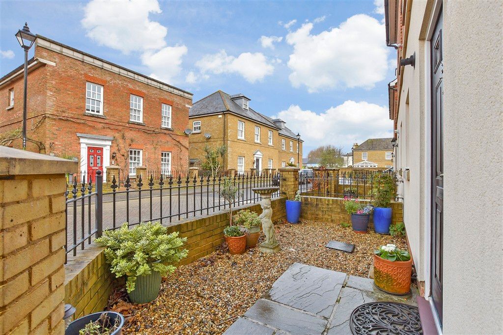 Property photo 1 of 17 Front Garden