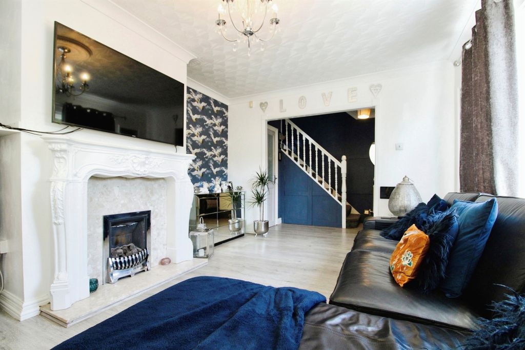 Property photo 3 of 18