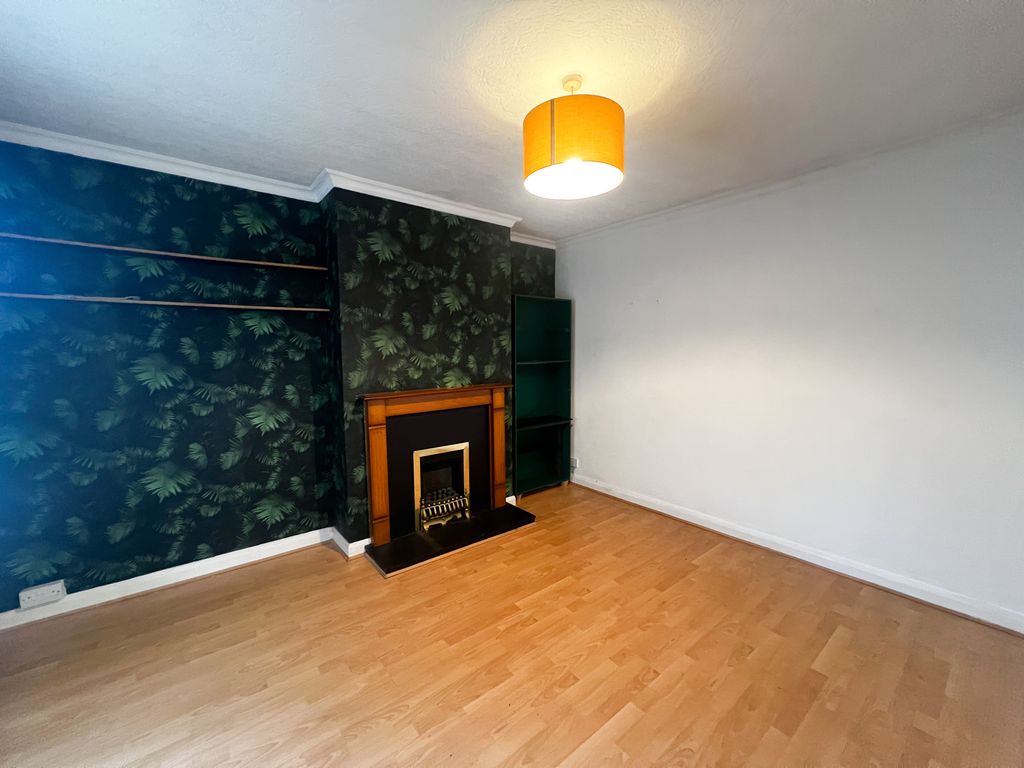 Property photo 3 of 7 Living Room