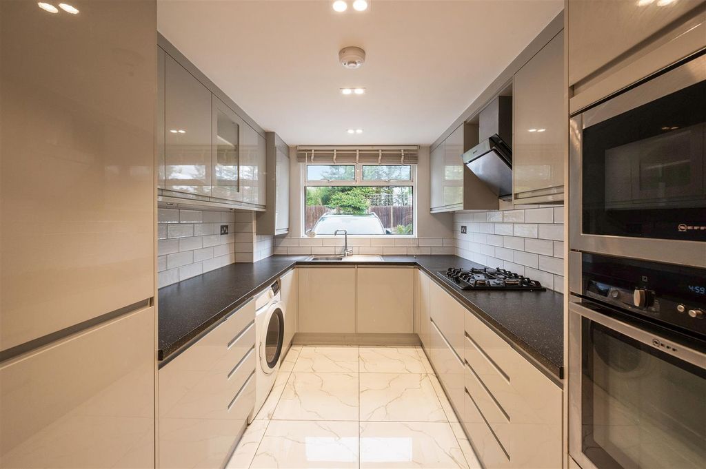 Property photo 2 of 19 Daniels_19 Clement Close Nw6 7Al_0009.Jpg
