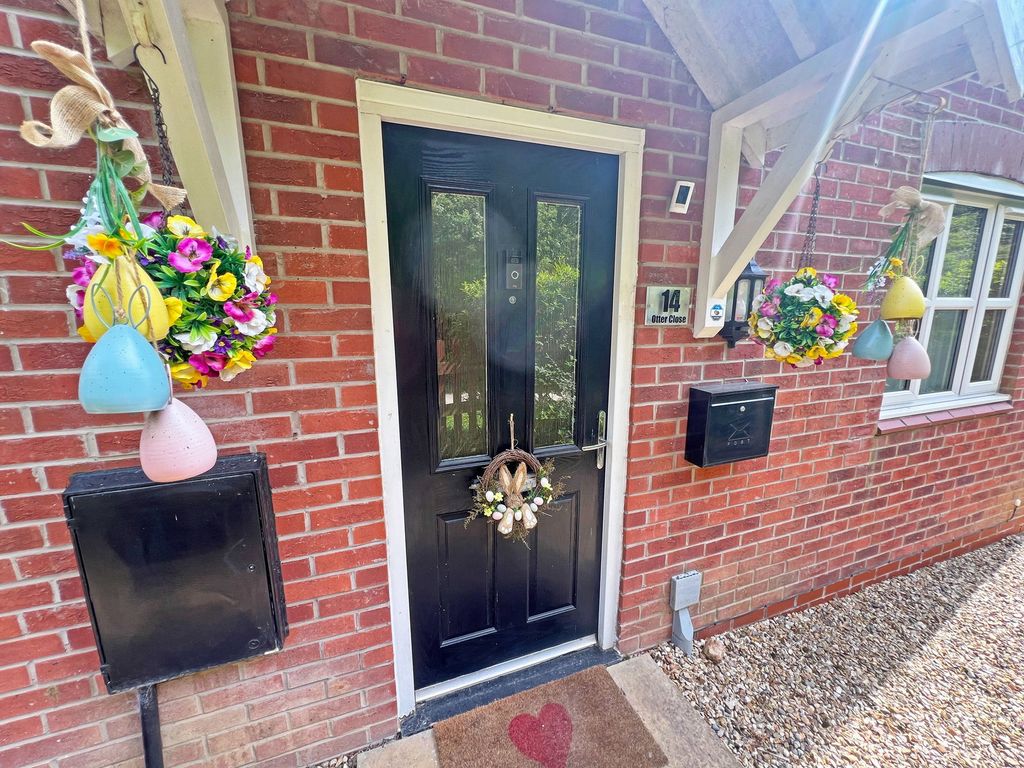 Property photo 2 of 27