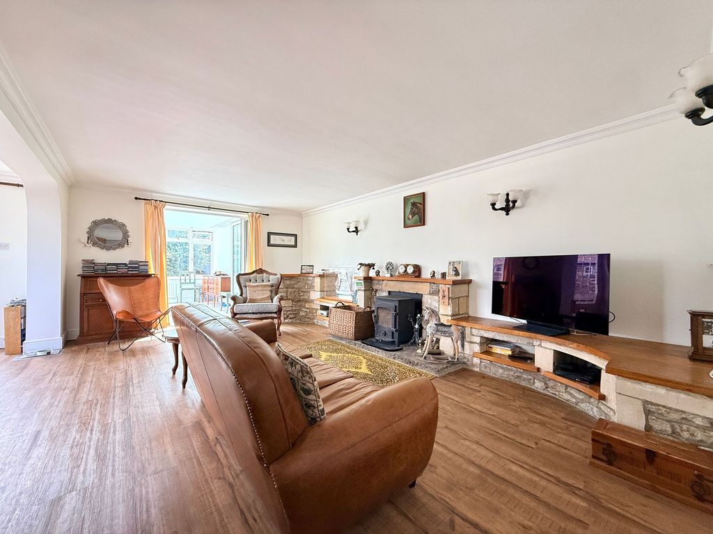 Property photo 3 of 26
