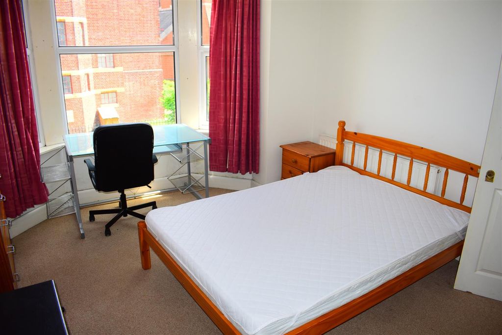 Property photo 2 of 30