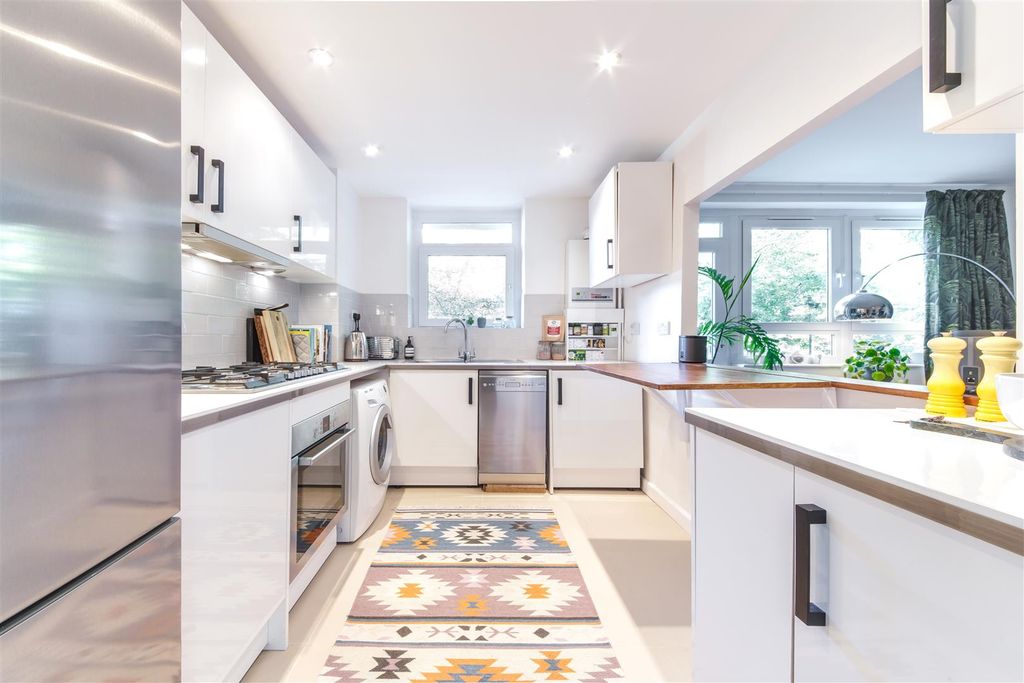 Property photo 2 of 16 Kitchen