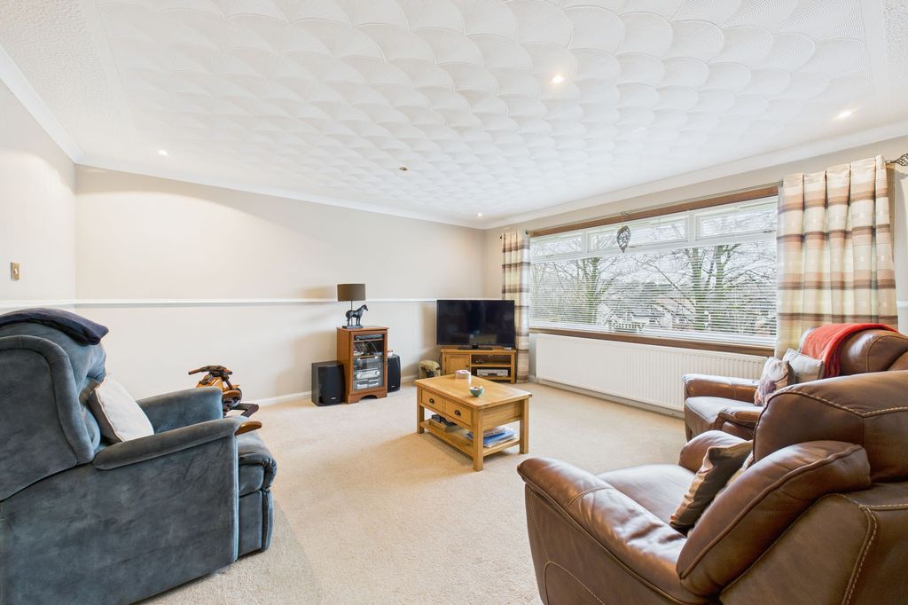 Property photo 2 of 21 Lounge Angle 1