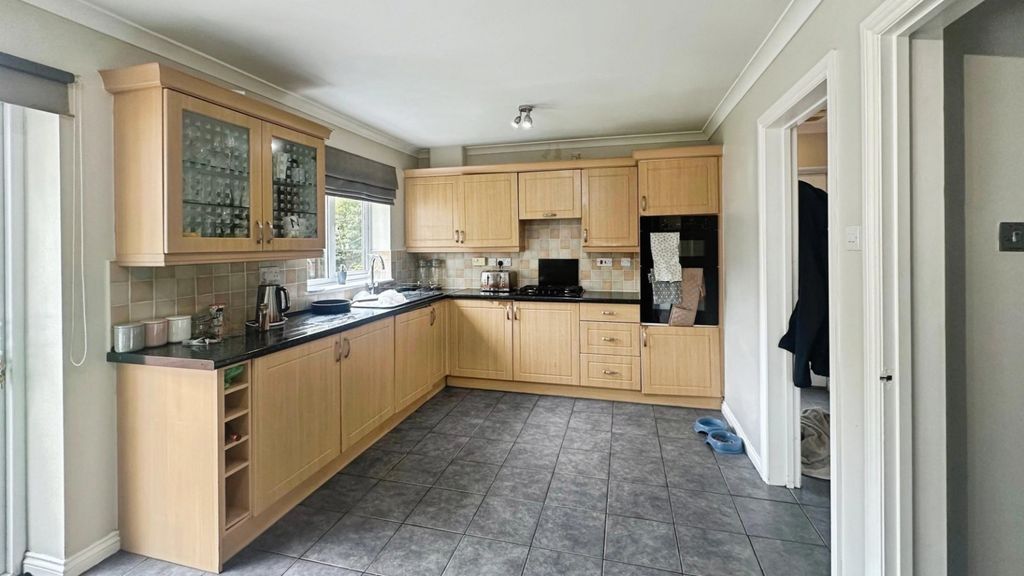 Property photo 3 of 13 Kitchen