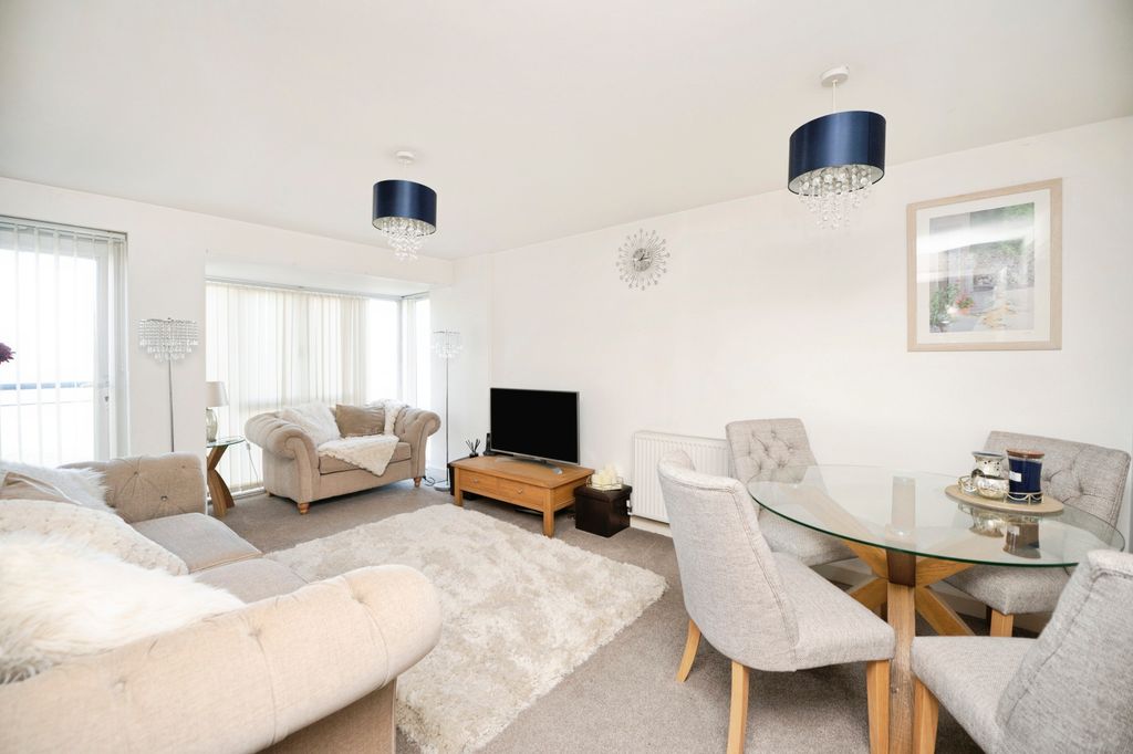 Property photo 1 of 14 Living / Dining Room