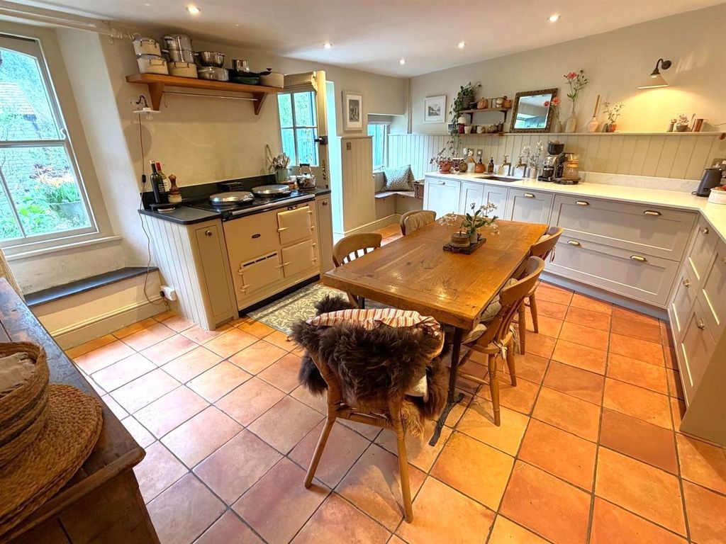 Property photo 3 of 19 Kitchen 2.Jpg