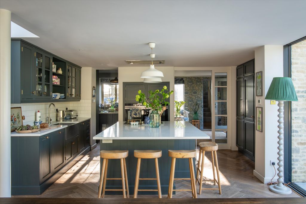 Property photo 3 of 25 Image