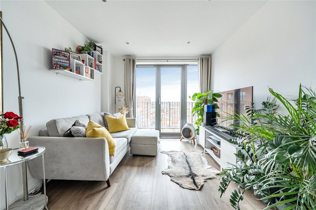 Property photo 3 of 19 Picture No. 17