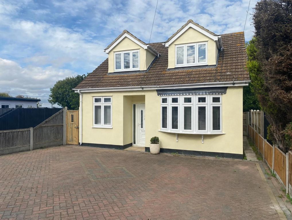 Property photo 1 of 21 3 Bedroom Chalet Bungalow - Available Now