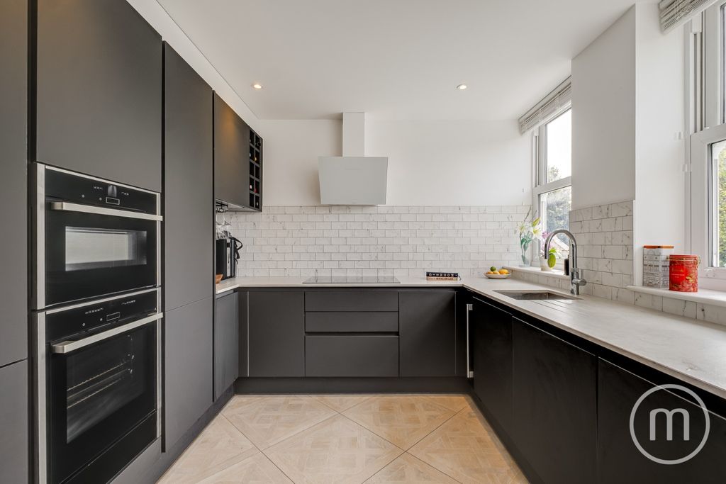 Property photo 3 of 15 5076925