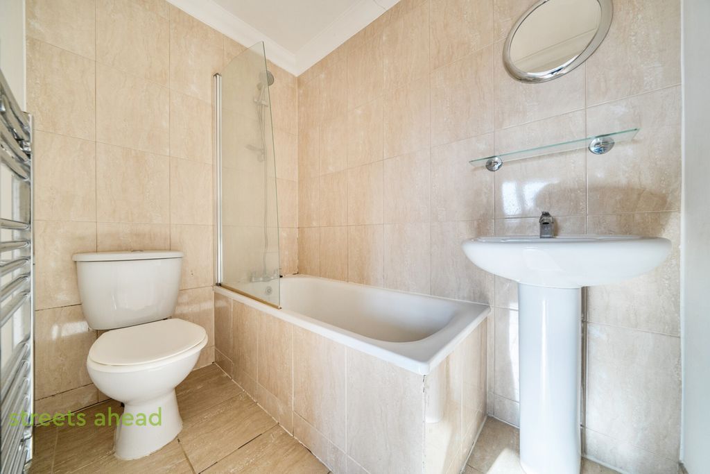 Property photo 3 of 10 5c692Bb1-Efc6-427...