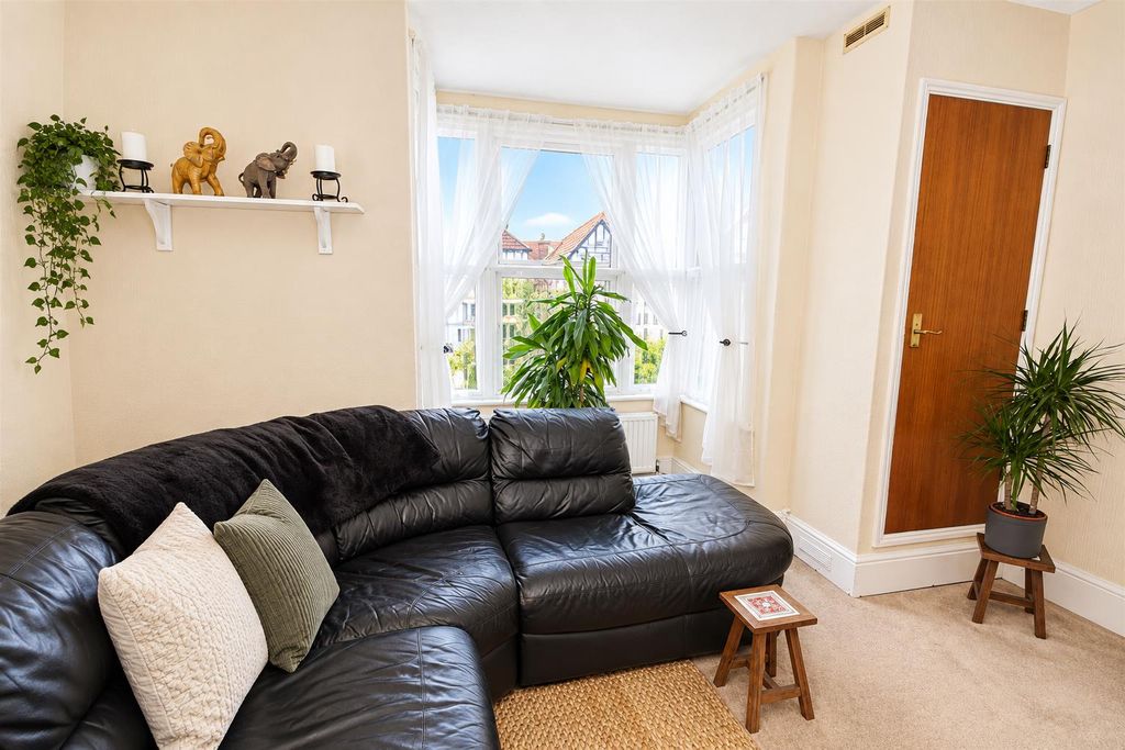 Property photo 2 of 6 d972A2c8-2E4A-424F-Bf3E-7Db3Ebaa34E4.Png
