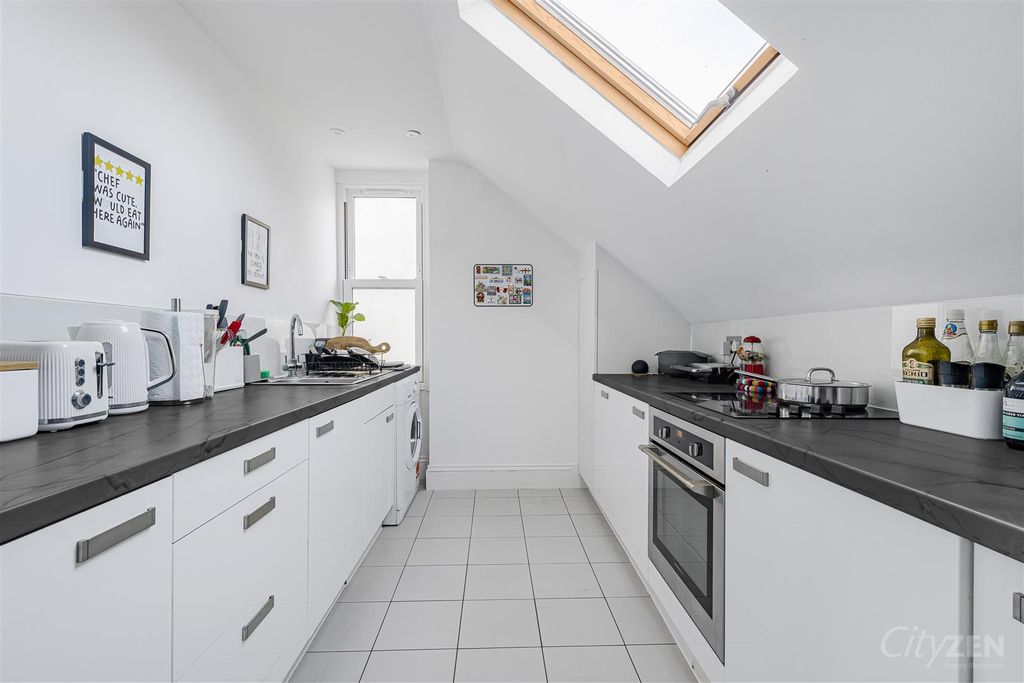 Property photo 2 of 9 Kitchen