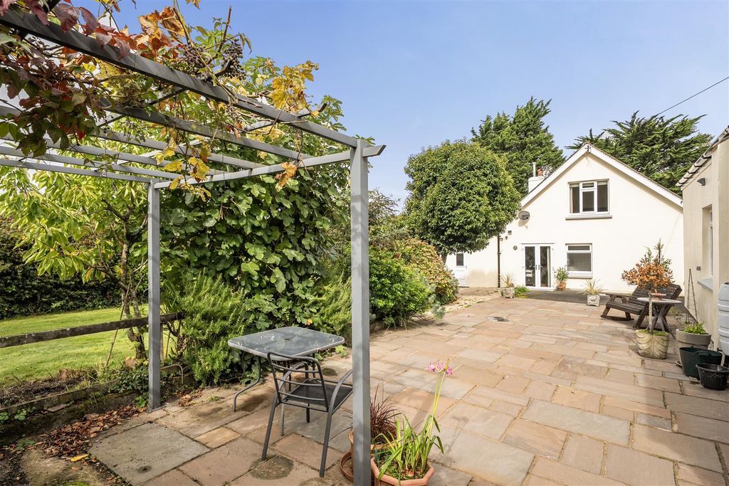 Property photo 2 of 30 Garden & Rear Elevation