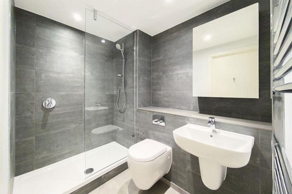 Property photo 3 of 5 Bathroom.Jpg