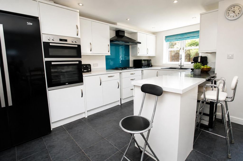 Property photo 3 of 23 16.Png