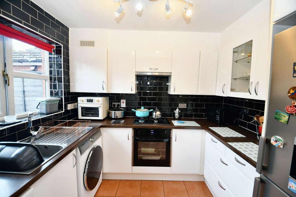 Property photo 3 of 18