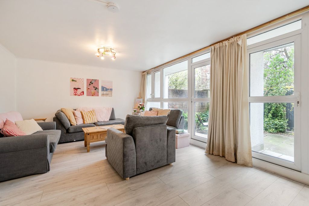 Property photo 2 of 15 Picture No. 04