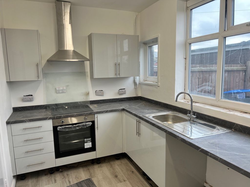 Property photo 2 of 6 Kitchen