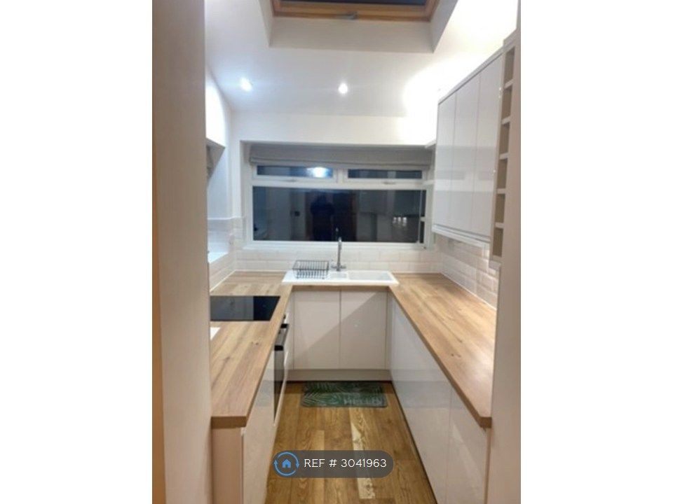 Property photo 1 of 10 Kitchen