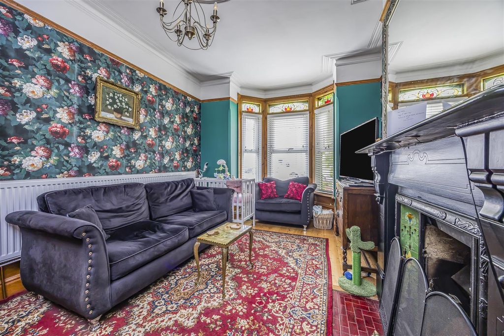 Property photo 2 of 26 276 Laburnum Grove, Copnor-Porticomarketing-O'hara