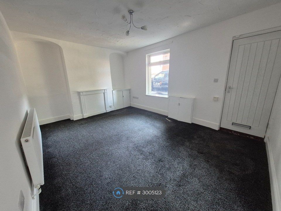 Property photo 2 of 7 Frontroom