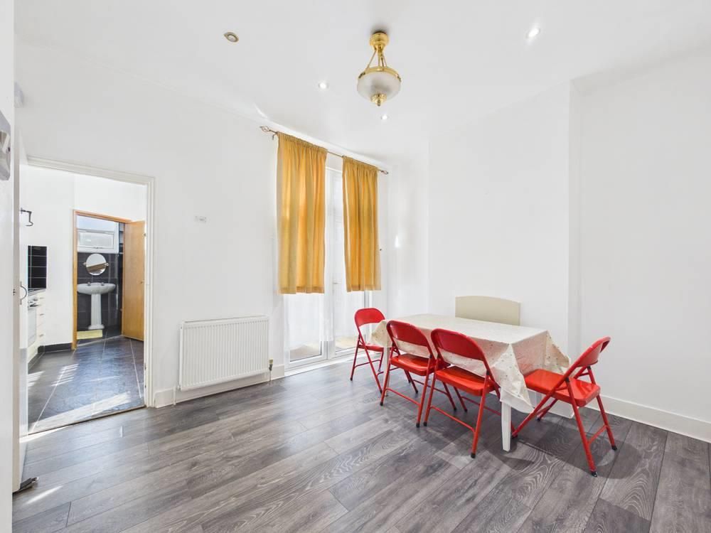 Property photo 3 of 19 Cam01358G0-Pr0250-Still007-Thumbnail-H750-70.Jpg