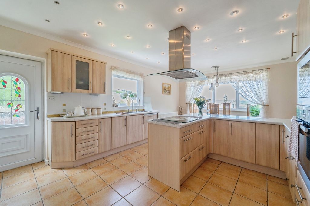 Property photo 3 of 33 Pbox-Img.Jpg