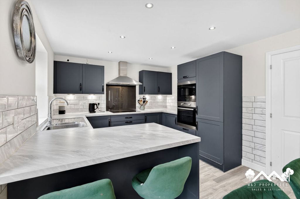 Property photo 3 of 51