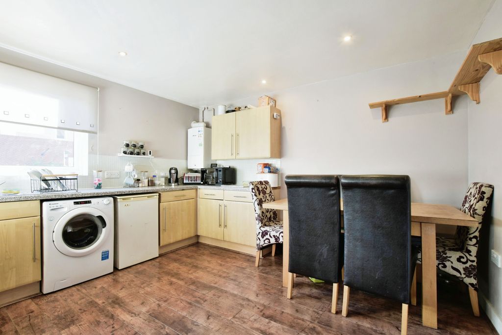 Property photo 3 of 20 Breakfast Kitchen