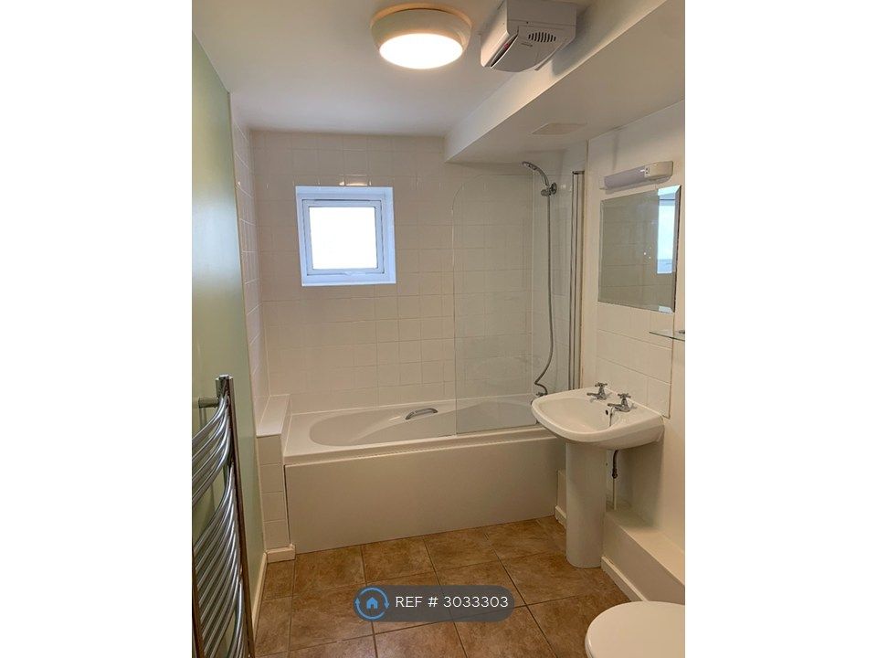 Property photo 2 of 12 Bathroom Toilet