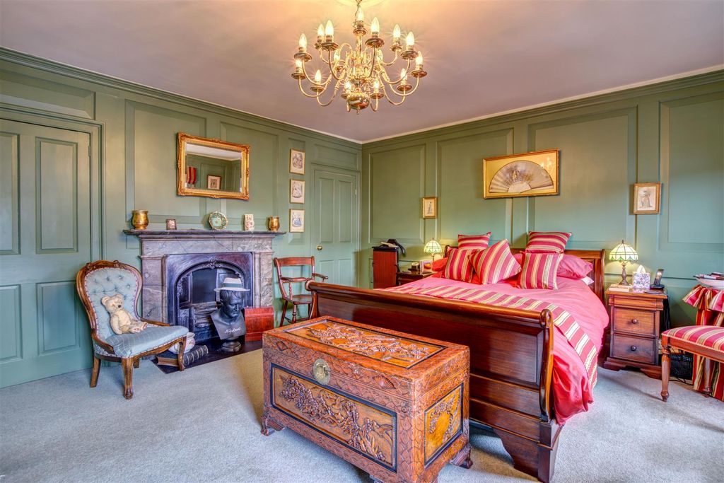 Property photo 3 of 31 Master Bedroom