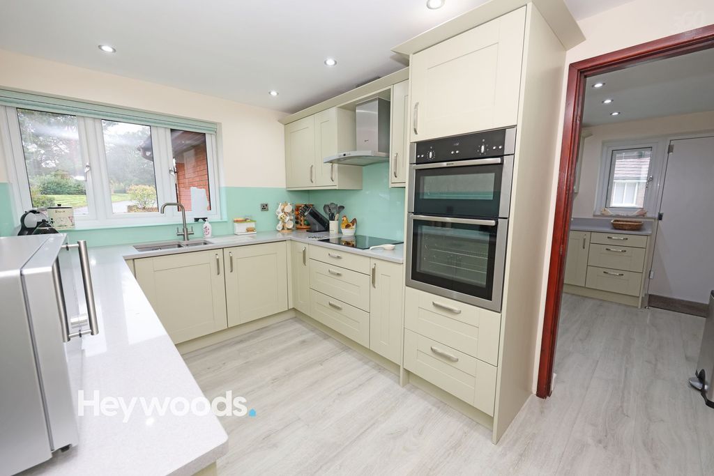 Property photo 2 of 37