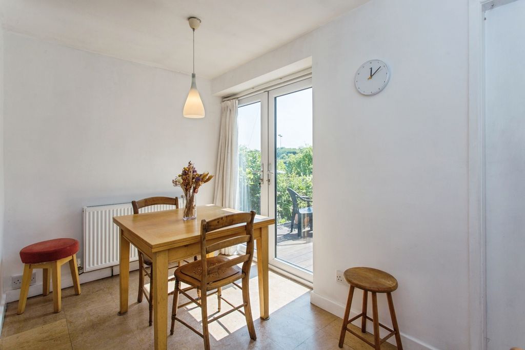 Property photo 3 of 20 Breakfast Room