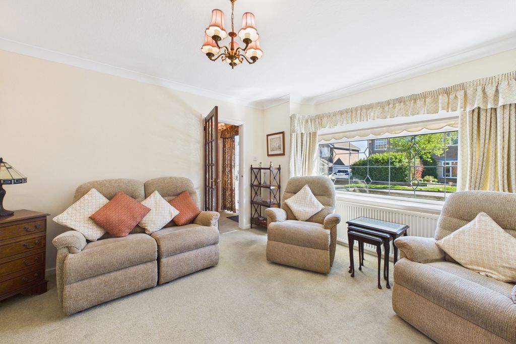 Property photo 3 of 22 Lounge