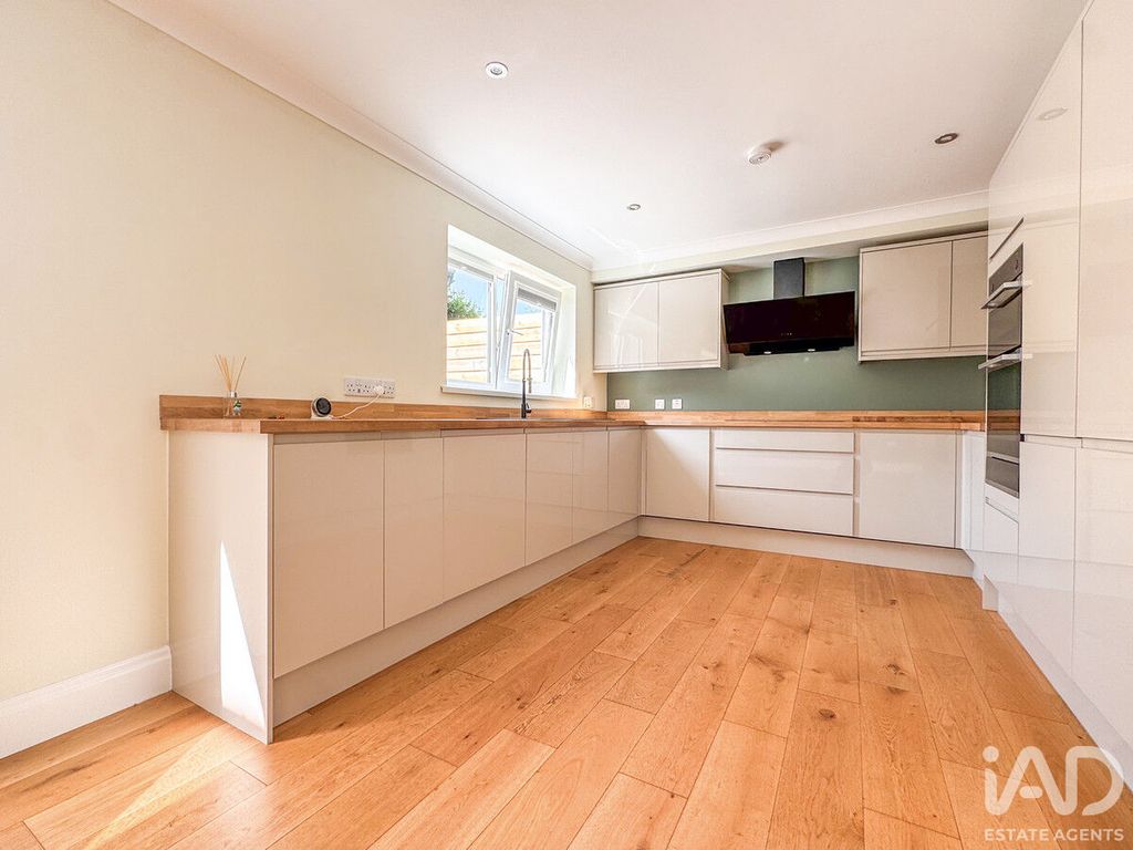 Property photo 3 of 24